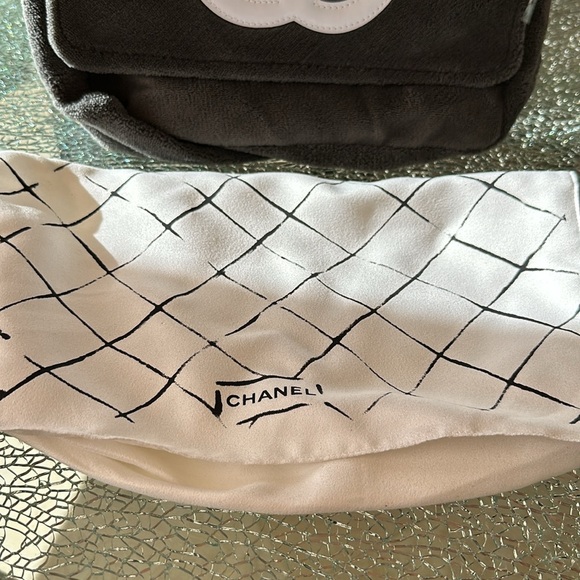 New Chanel Prescision GWP with Crossbody Dust Bag - Picture 2 of 11